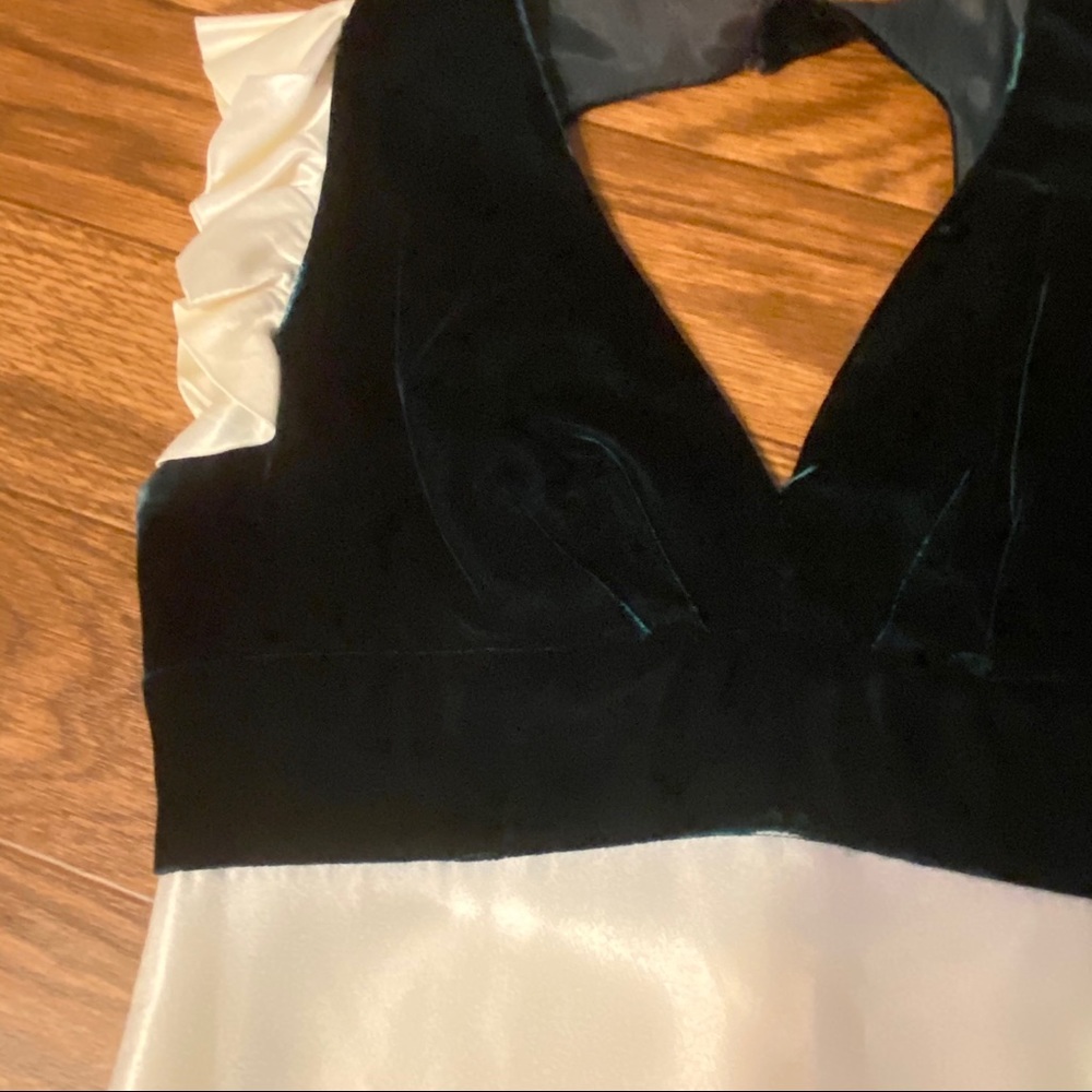 1950’s Vintage Elegant Green Velvet & Satin Formal Gown With Cutout Back, Medium - Picture 8 of 15